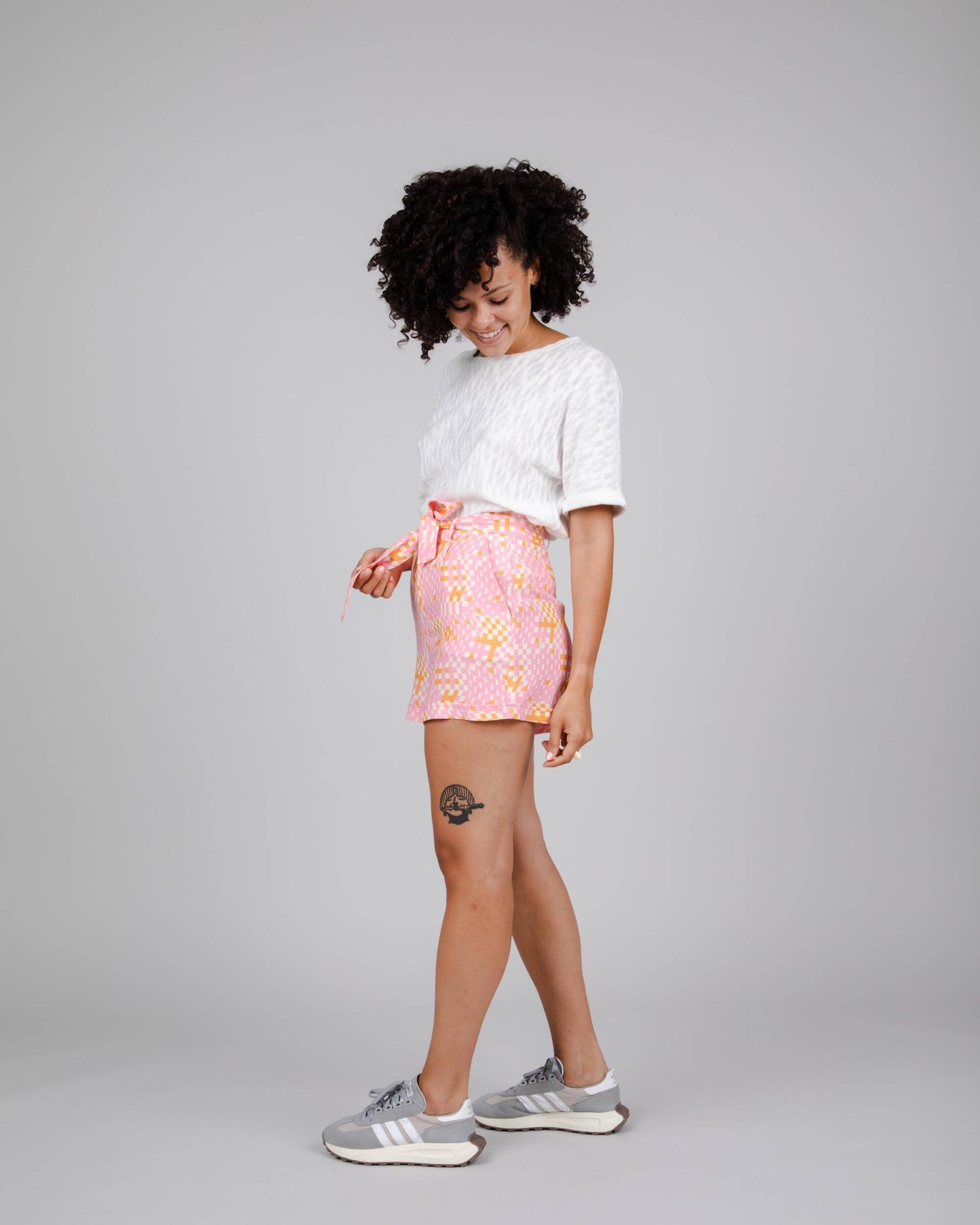 Dizzy Belted Short Rose