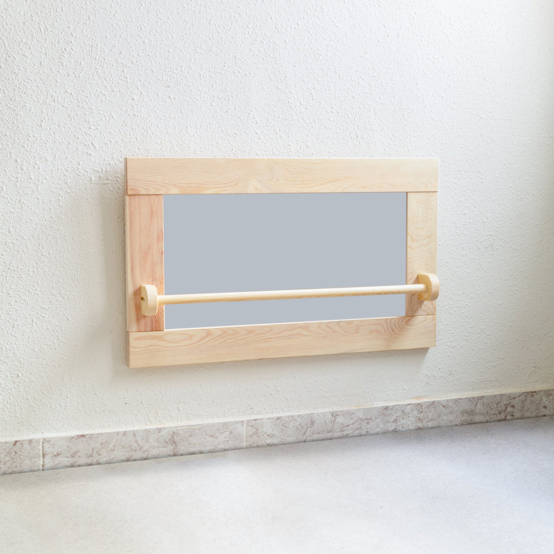 Espejo tipo Montessori – Witty Wood