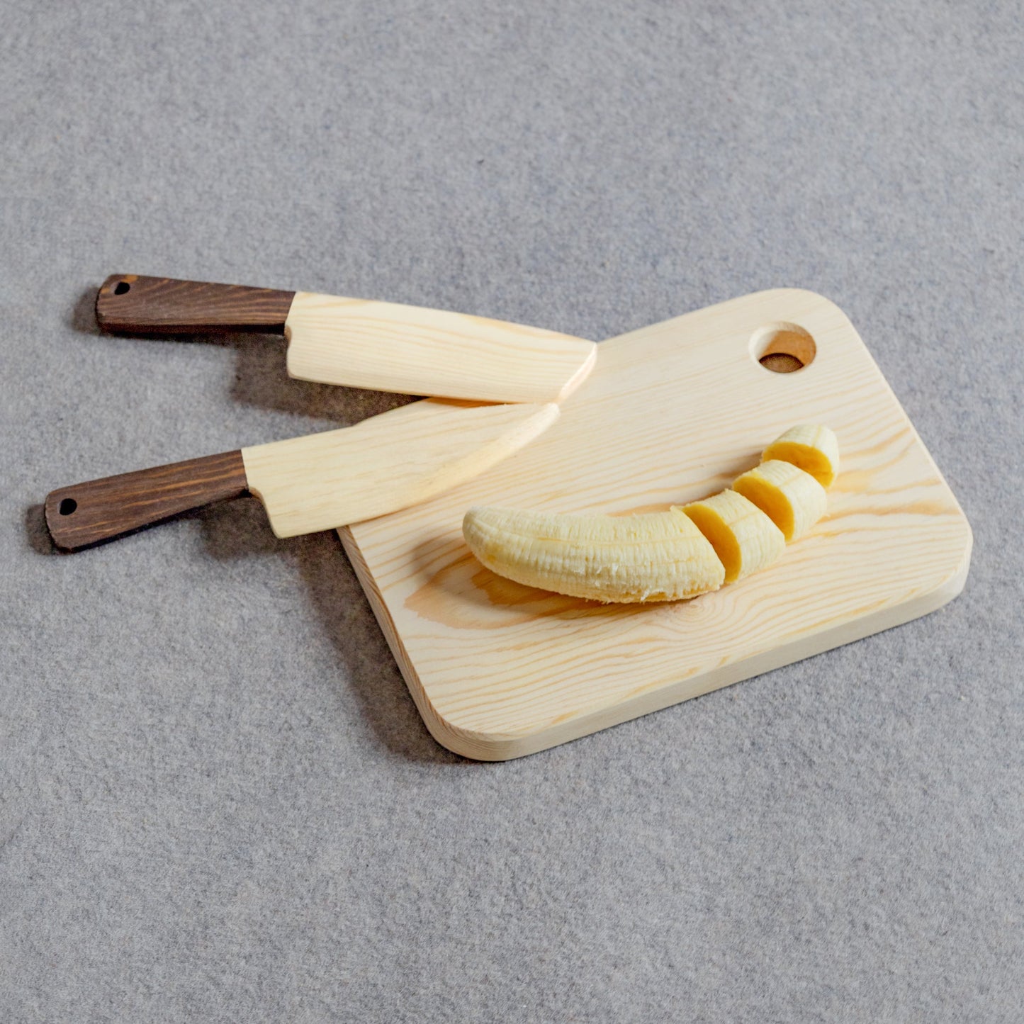Kitchen board with Montessori knives 