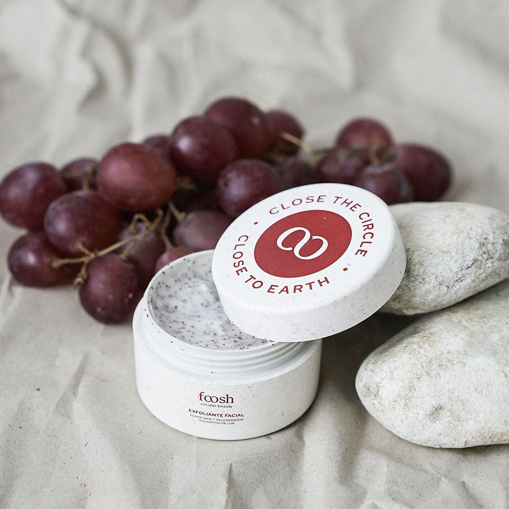 FACE SCRUB | Purifying and regenerating | with grape seed