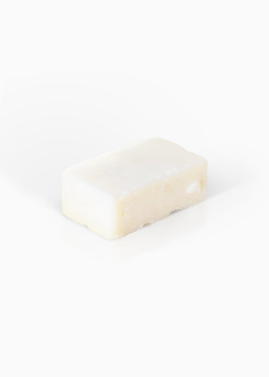 Solid shampoo for daily use