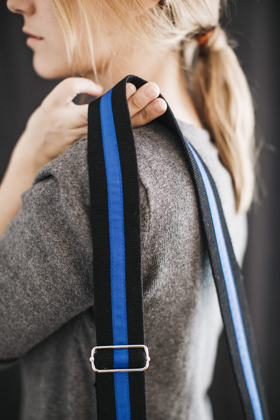 Shoulder bag handle - black and blue