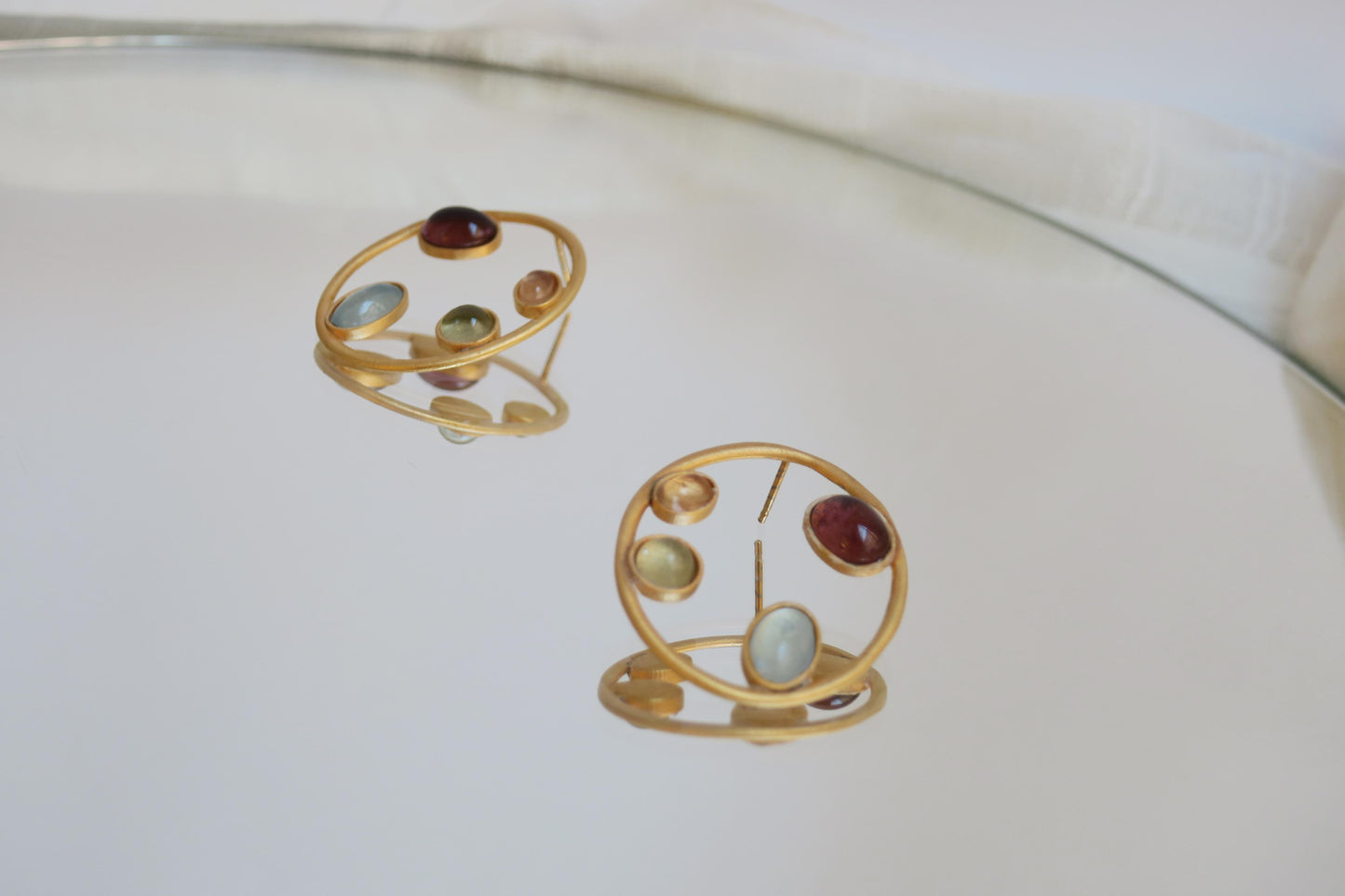 Golden earrings Alegria by Carme Fàbregas