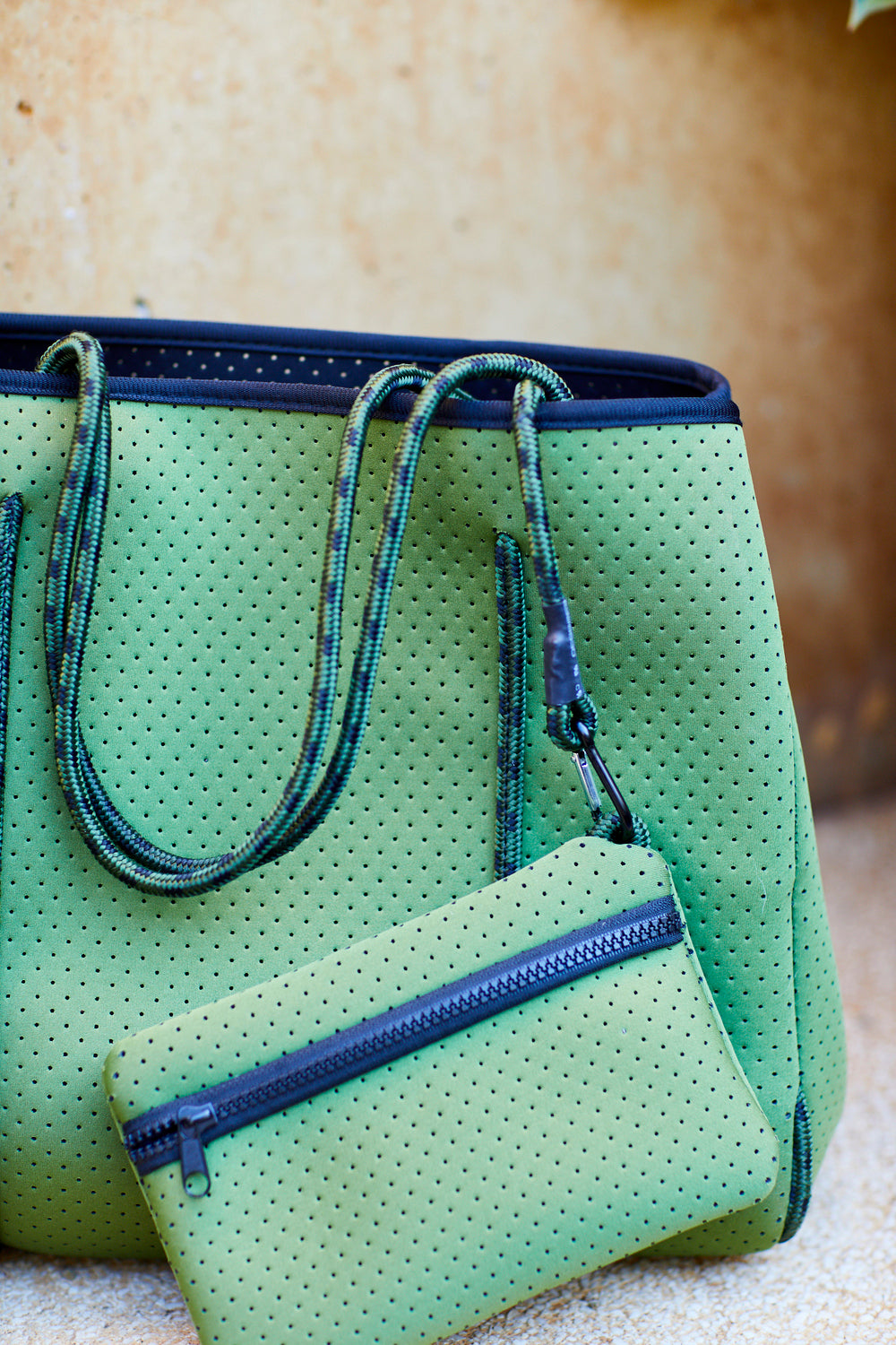 Neoprene bag - green