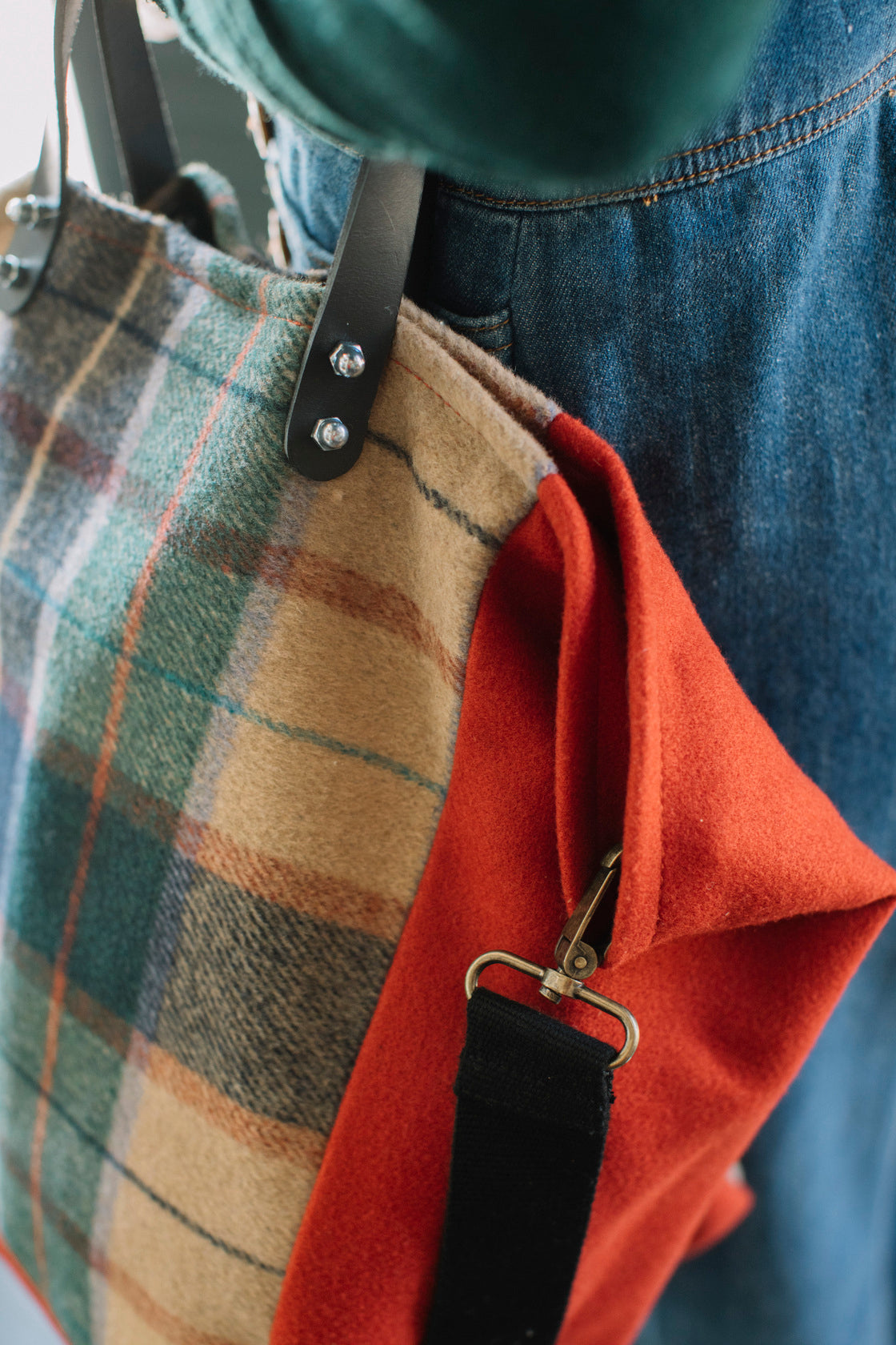 Bolso de lana con estampado escocés Caldera