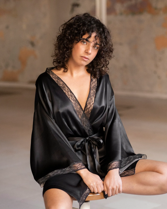 Kimono in black satin silk with chantilly lace