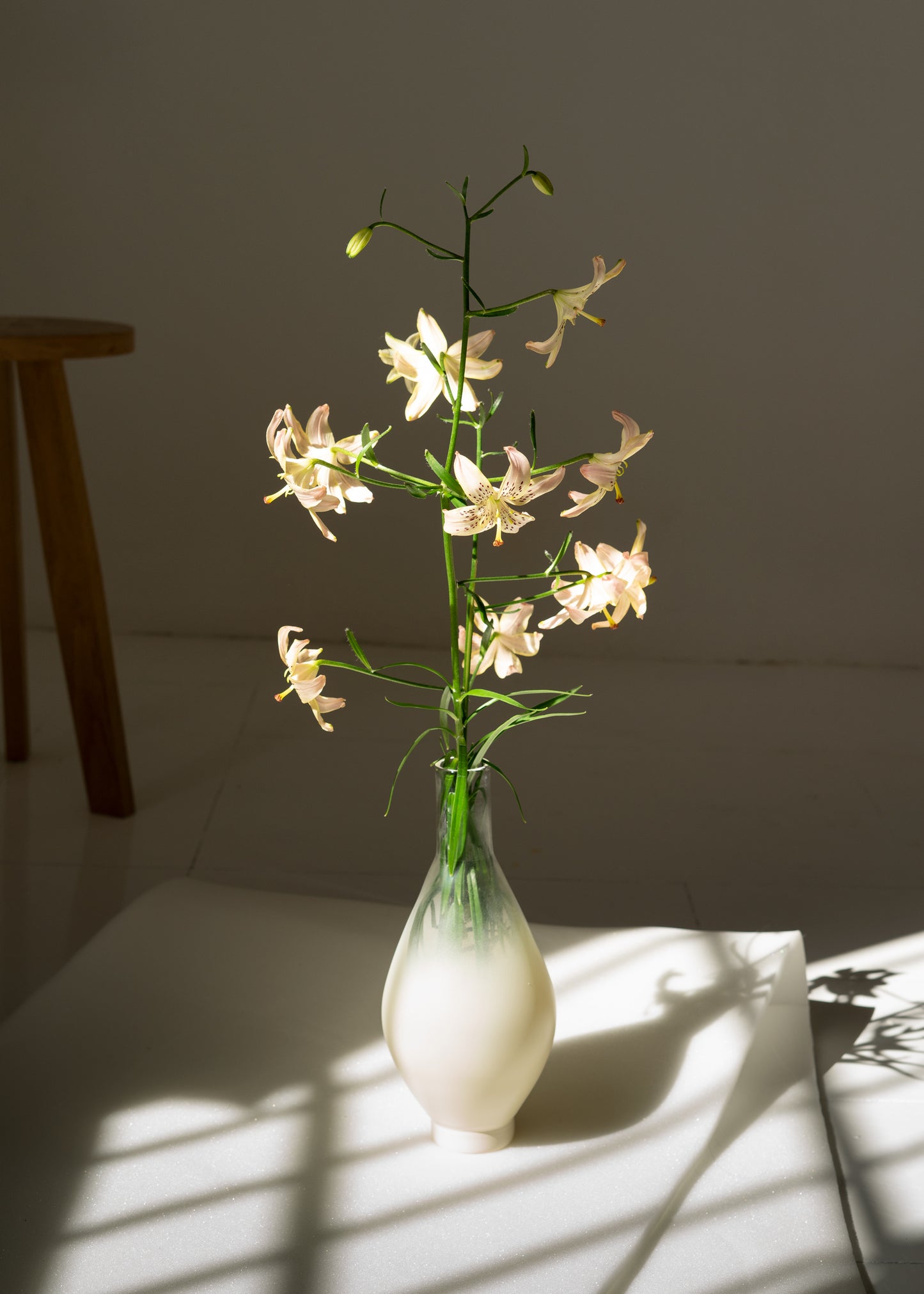 Beige Gradé Glass vase