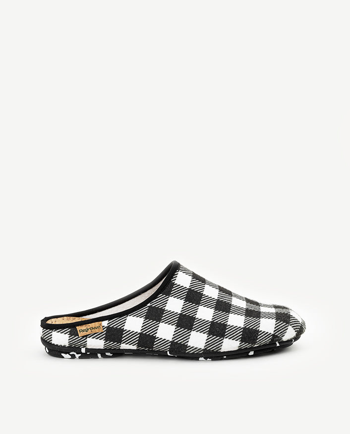 Recycled winter slippers for women and men checkered dreams white