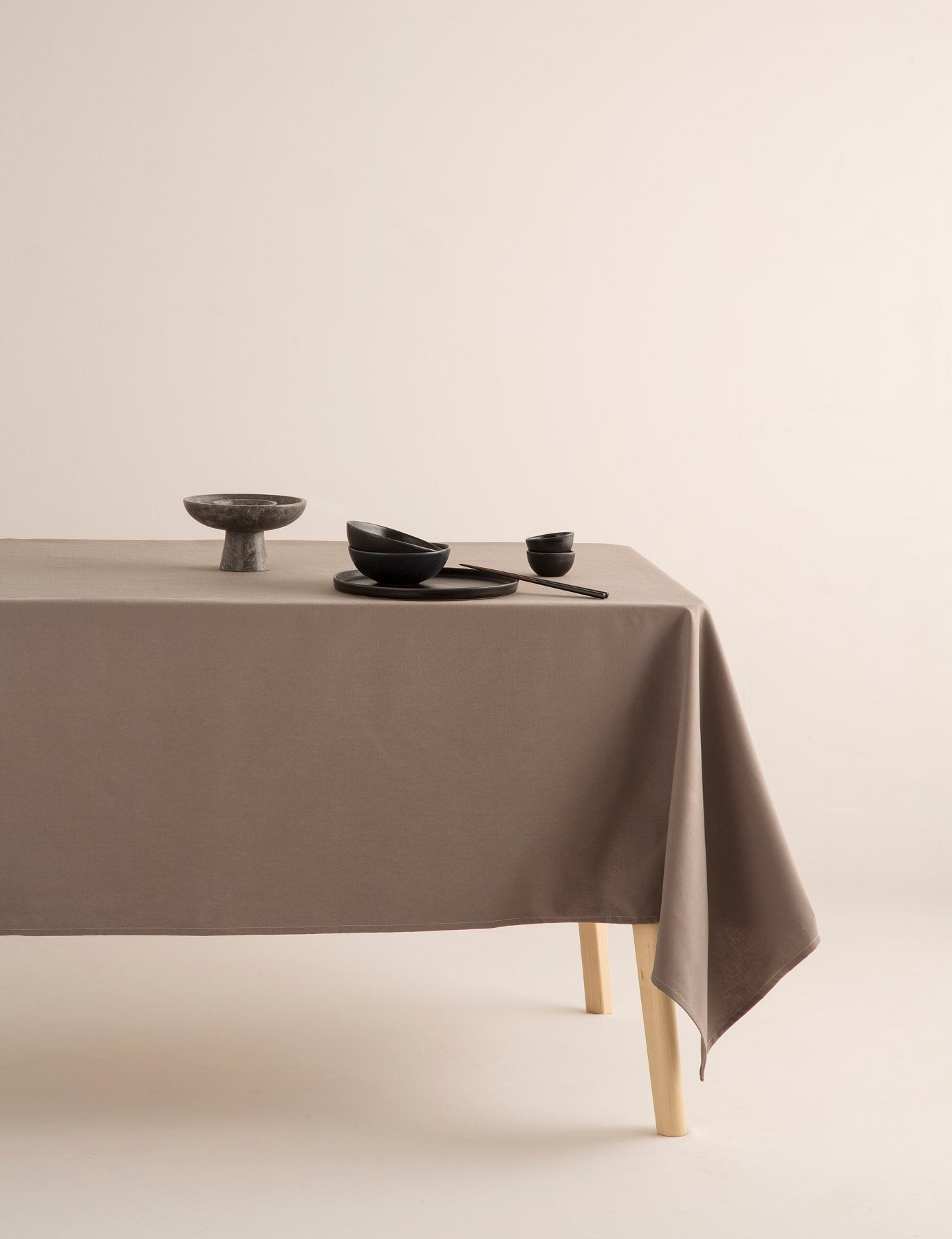 Gray Stain-Resistant Plain Tablecloth 140x140 -Hana Lole