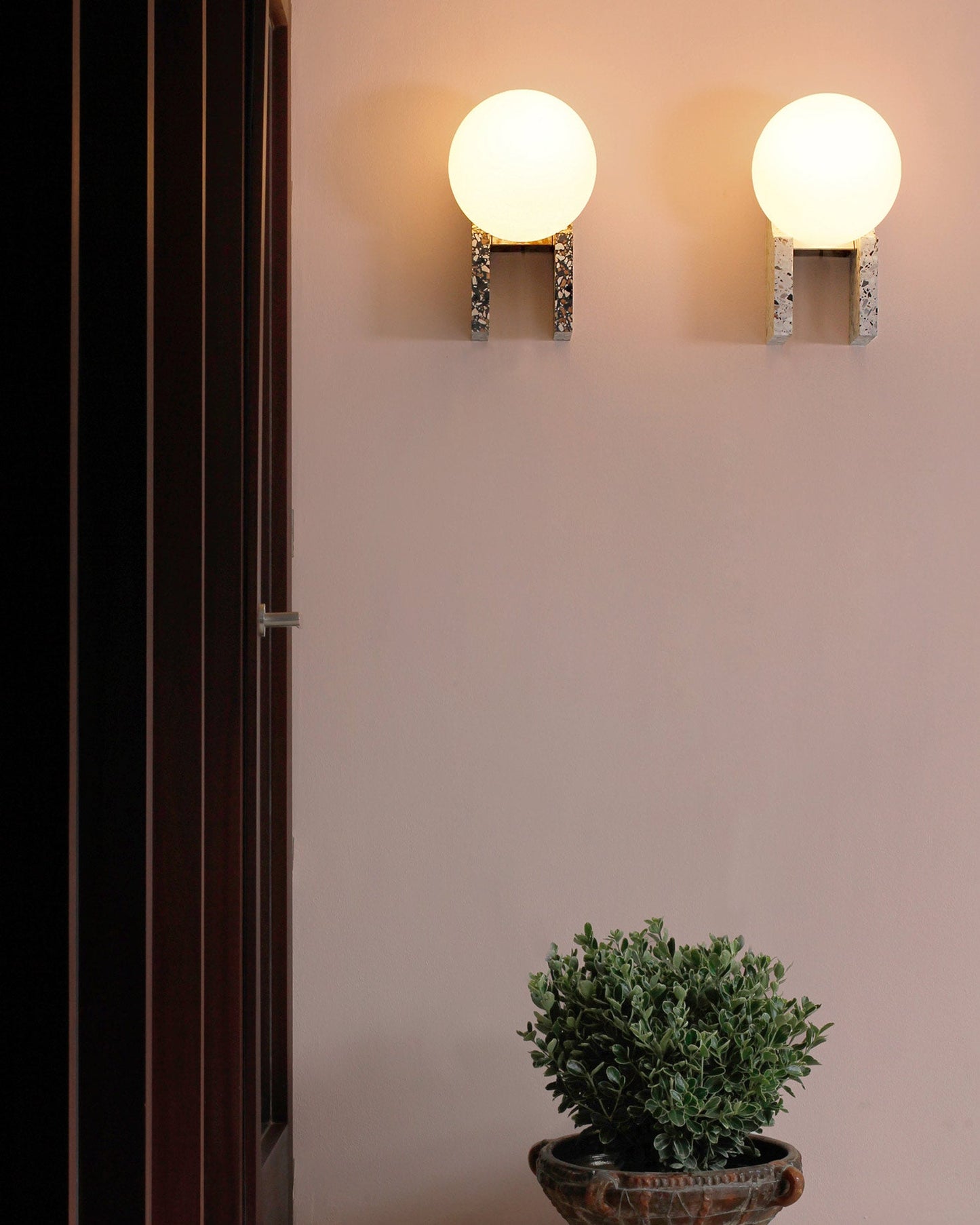 MET Stand Alone &amp; Wall Lamp | Black