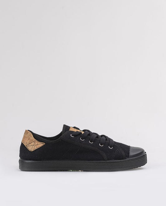 Sustainable sneakers for women and men hash black